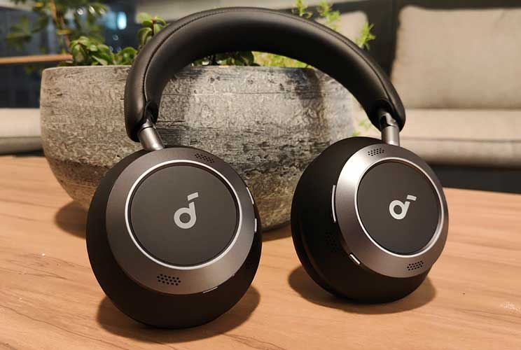 Anker Soundcore Space One Pro: באס מהדהד ועיצוב מתקפל