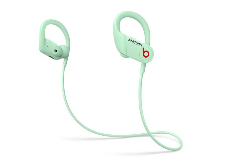 ביטס מכריזה על אוזניות Powerbeats זוהרות בחושך