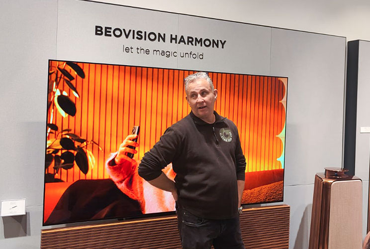 B&O משיקה אוזניות חדשות ורמקולים מעוצבים B&O משיקה אוזניות חדשות ורמקולים מעוצבים