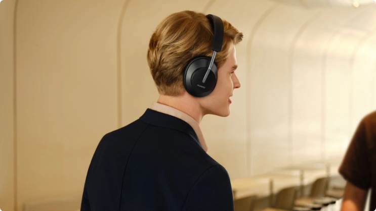 וואווי חושפת את ה-Huawei FreeBuds Studio