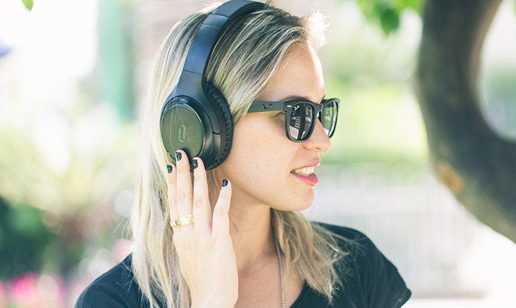 עובדים מהבית: 5 מוצרים שאתם חייבים לסביבת עבודה נוחה