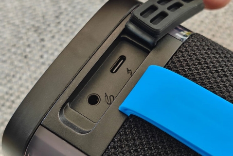 JLab JBuds Party: מסיבה חצי-ניידת JLab JBuds Party: מסיבה חצי-ניידת