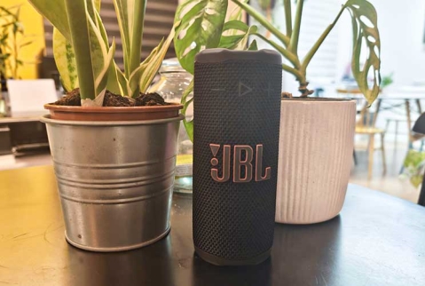 JBL Grip: רמקול עם נוכחות
