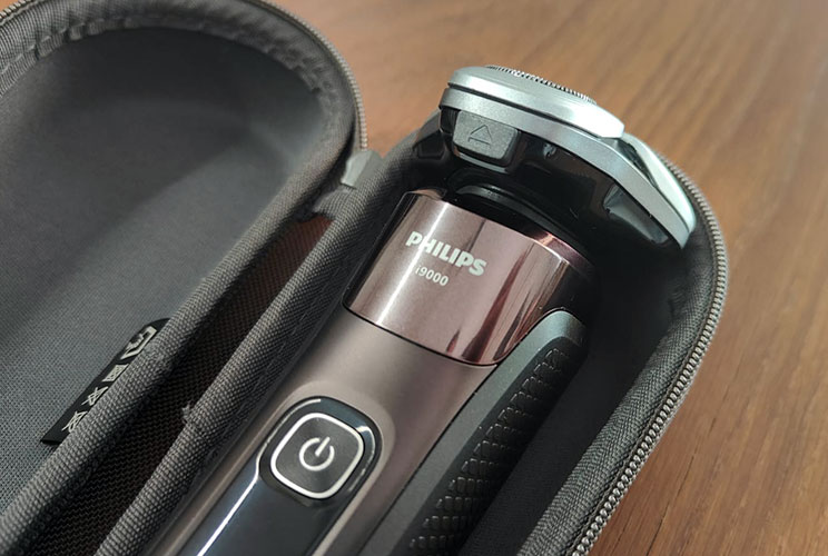 Philips i9000 x9000 - גילוח עדין, מחיר קשוח Philips i9000 x9000 - גילוח עדין, מחיר קשוח