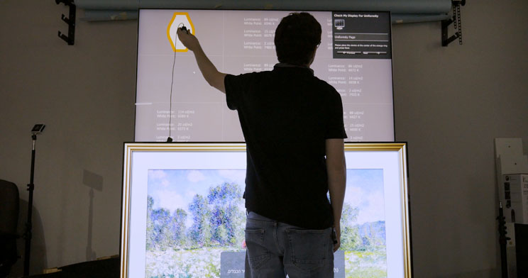 OLED מול QLED Neo: קרב המסכים