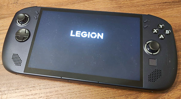 Lenovo Legion Go S: גיימינג מוגבל בדרכים Lenovo Legion Go S: גיימינג מוגבל בדרכים