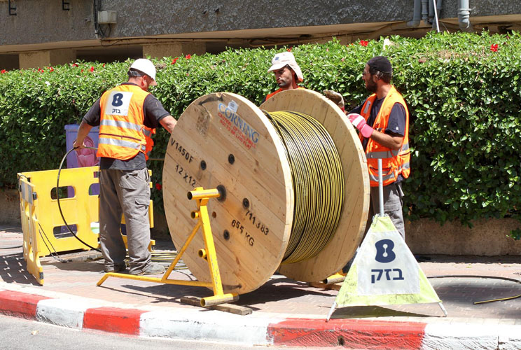 בזק מאיצה את קצב פריסת הסיבים האופטיים‎